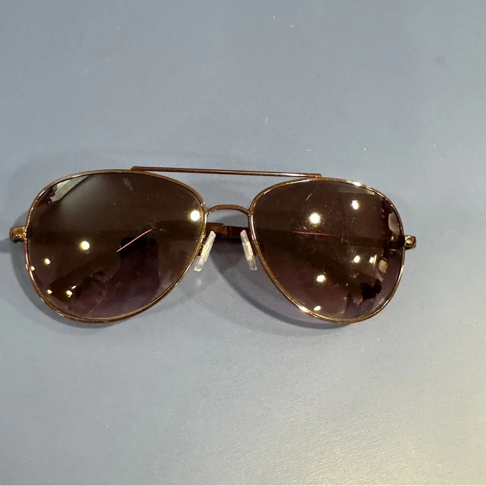 Oscar de la Renta Brown Aviator Sunglasses - Classic Metal Frame in Brown